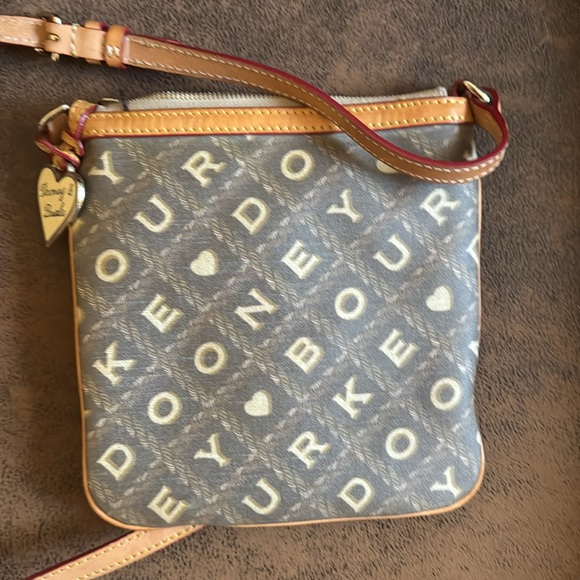 Vintage Dooney and Bourke crossbody - Picture 4 of 5